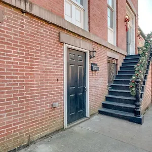 4 Bedroom Beauty Steps From The River Savannah