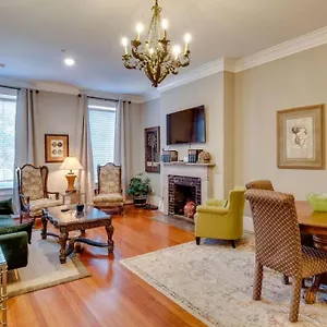 201 York #3 - Homey Downtown 2 Bedroom Steps From The River Savannah