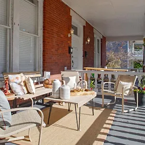 416a Waldburg St - Newly Renovated 1920's Historic District Apt Savannah